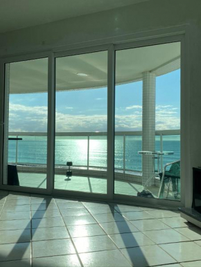 Apt com vista para o mar e churrasqueira
